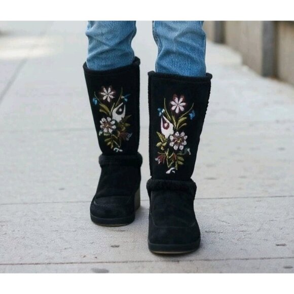 Y2K Black Suede Boots Embroidered Flowers Sz 9 Faux Fur‎ Lined Pullon Boho